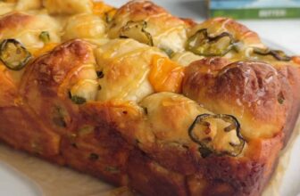 Jalapeño Cheddar Cottage Cheese Pull-Apart Bread
