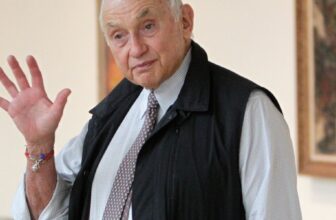 Retail billionaire Les Wexner says Jeffrey Epstein ‘duped’ him: ‘I was naive, foolish, and gullible’